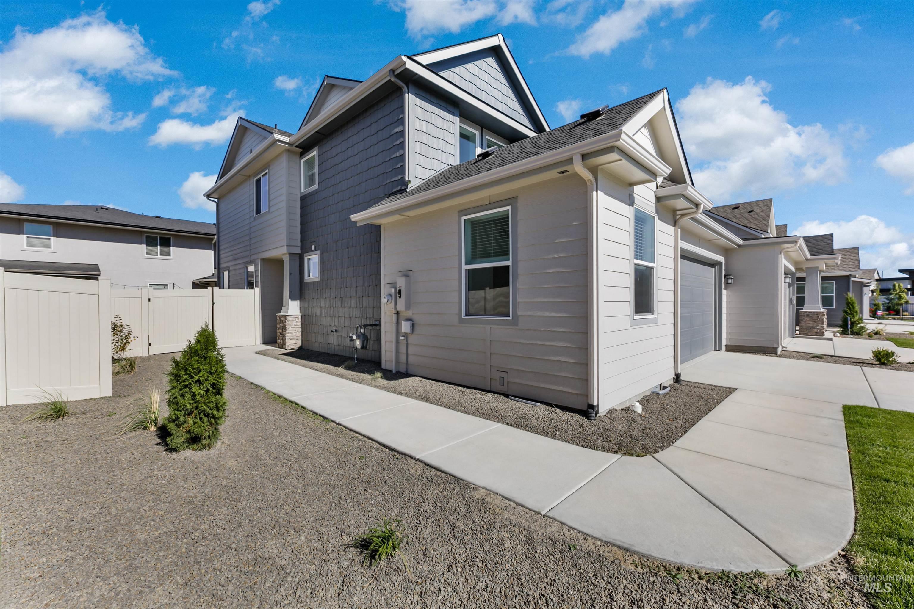 8152 W Virginia City St Property Photo 3