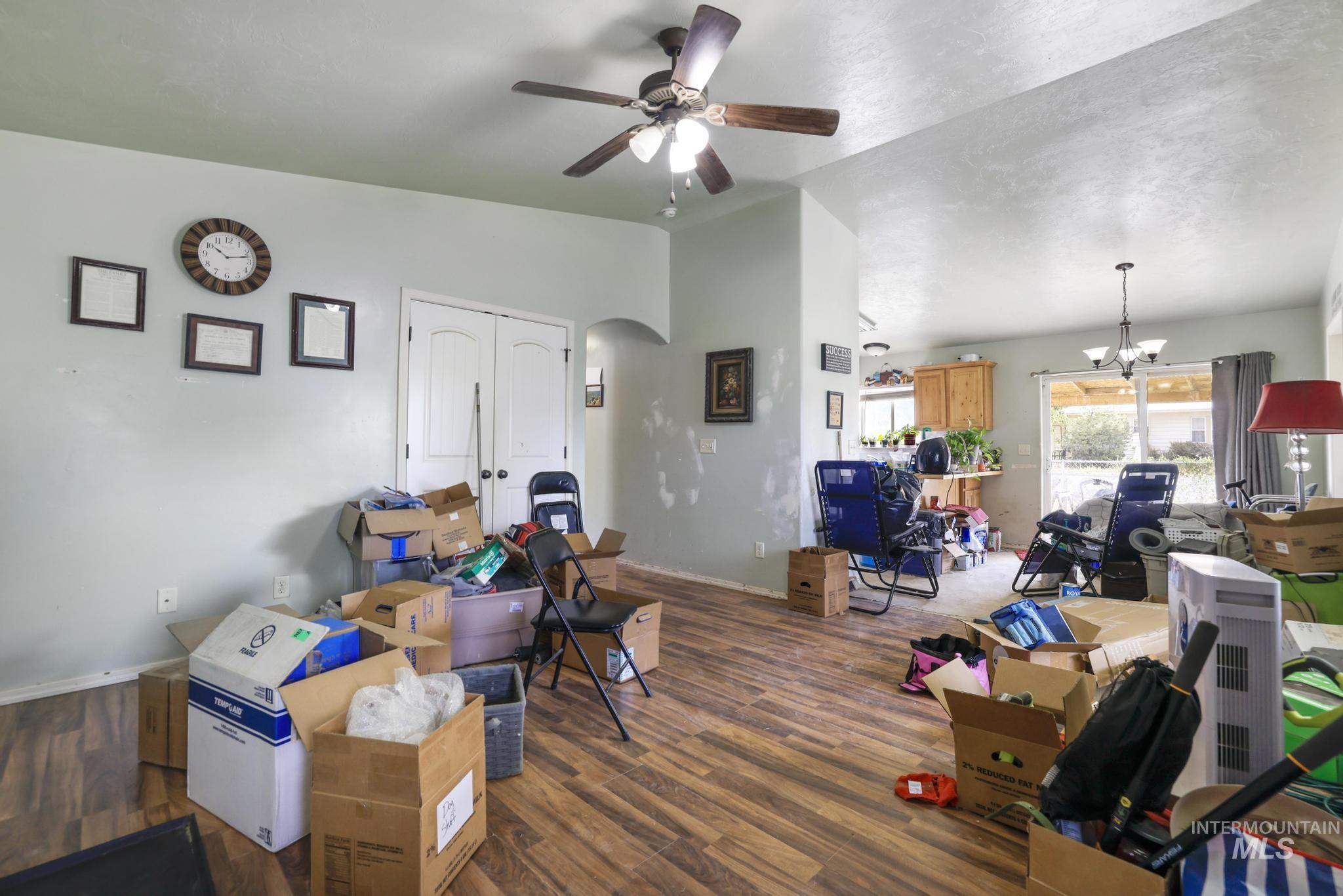 228 E Ave D Property Photo 4
