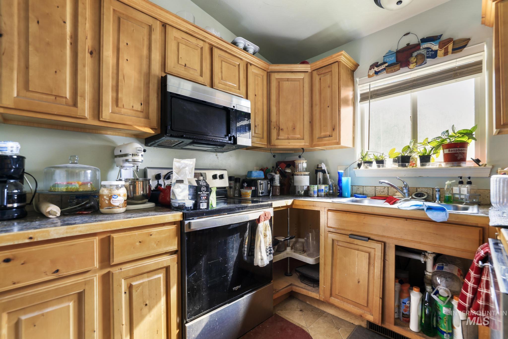 228 E Ave D Property Photo 6