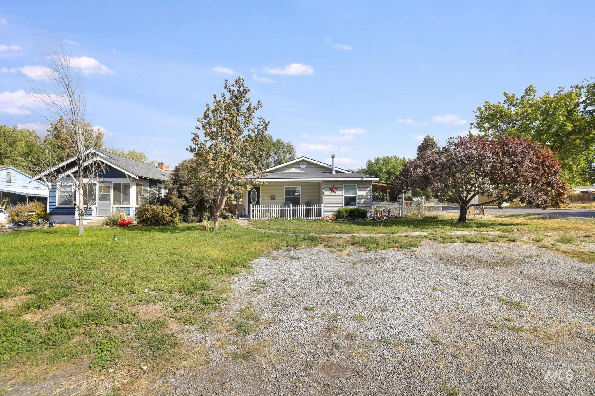 228 E Ave D Property Photo 15