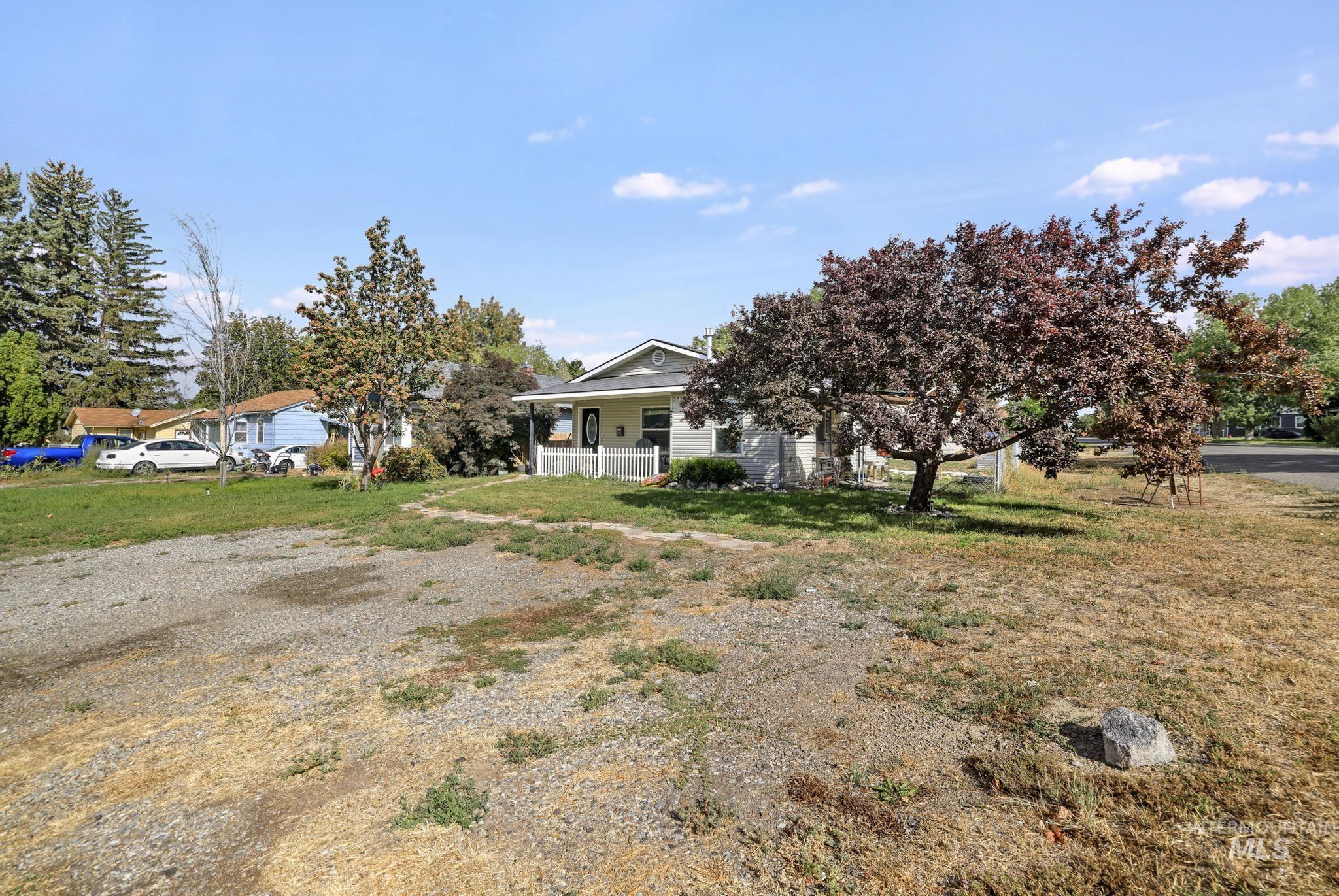 228 E Ave D Property Photo 17