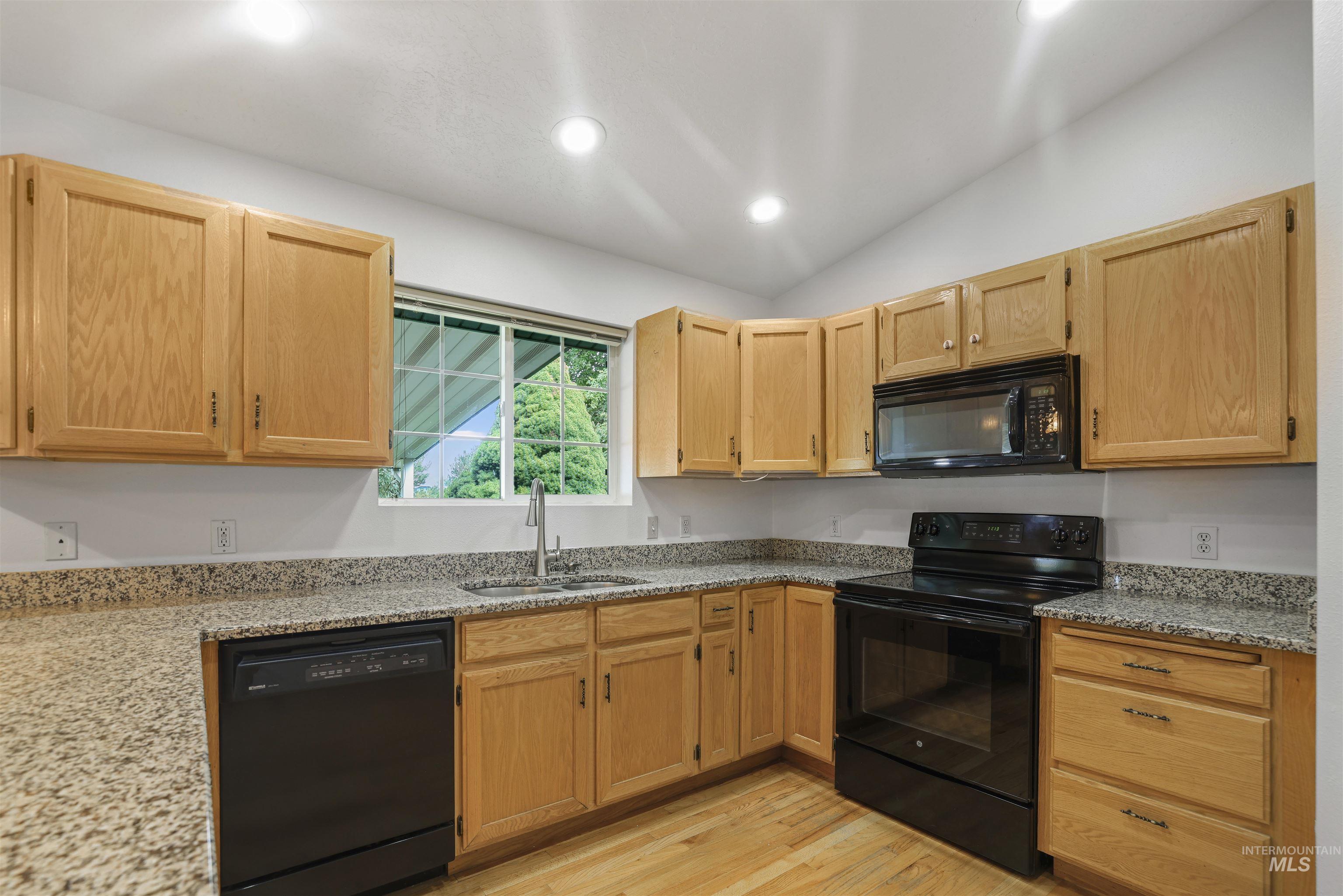 456 Sunridge Dr Property Photo 8