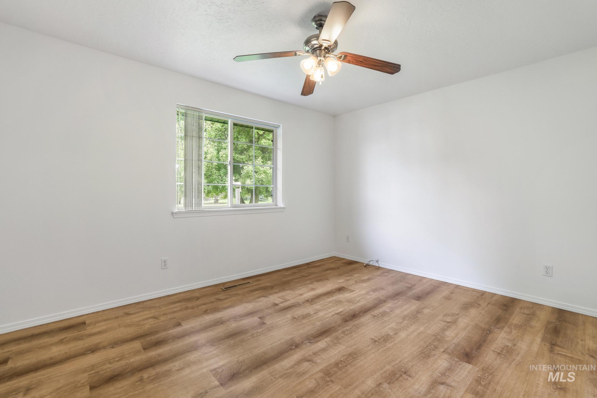 456 Sunridge Dr Property Photo 18