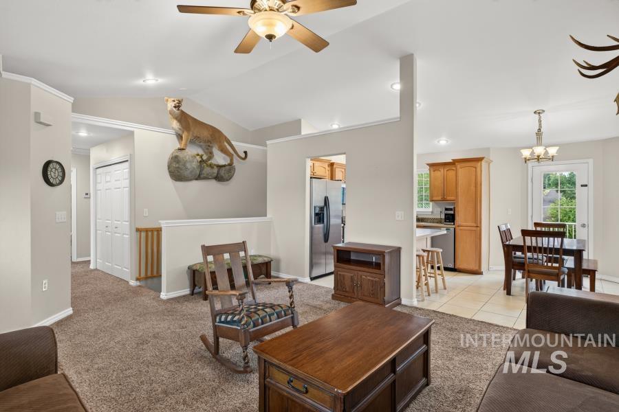 2406 Shelby Ln. Property Photo 6