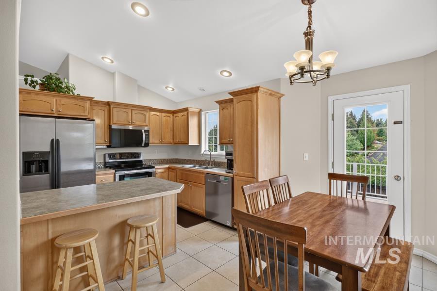 2406 Shelby Ln. Property Photo 10