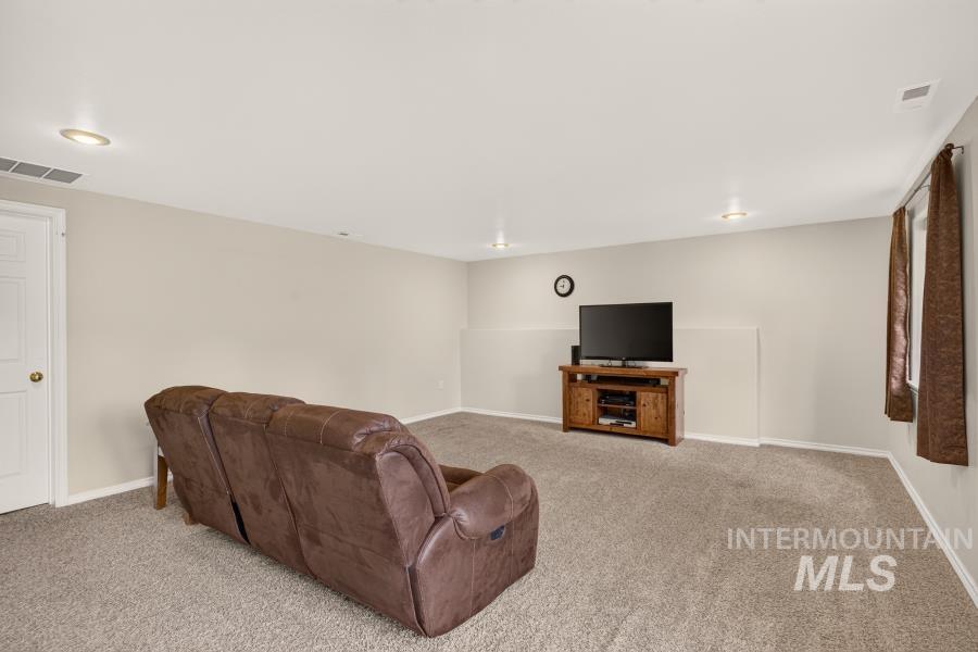 2406 Shelby Ln. Property Photo 23