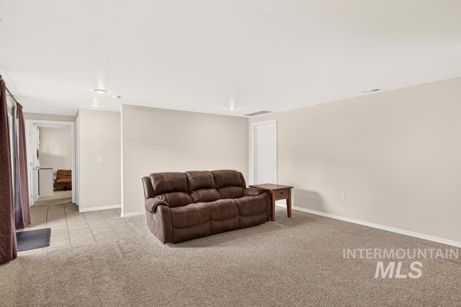 2406 Shelby Ln. Property Photo 26