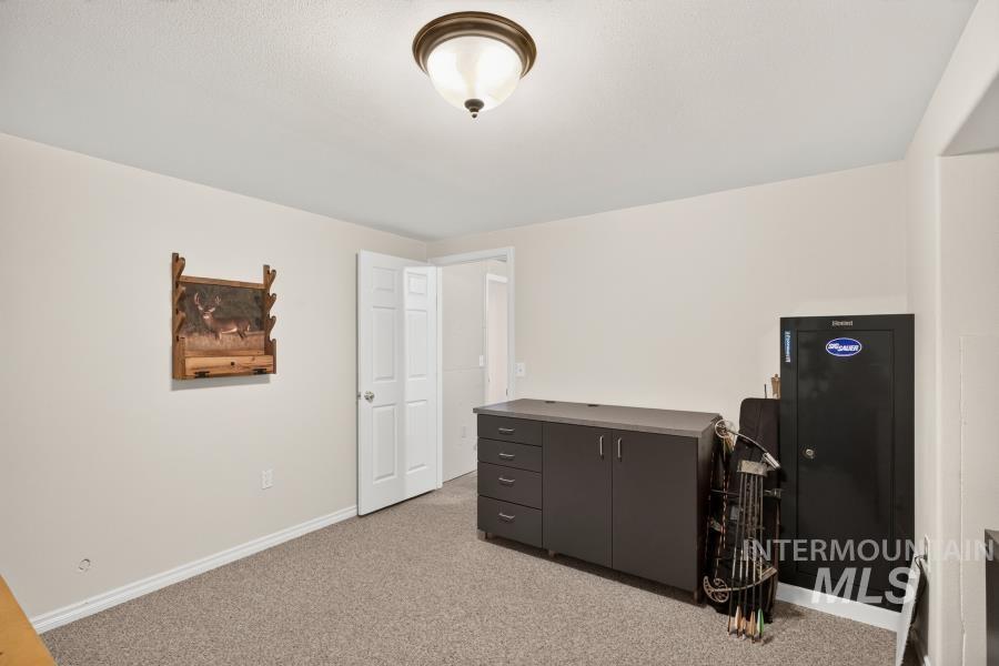 2406 Shelby Ln. Property Photo 29