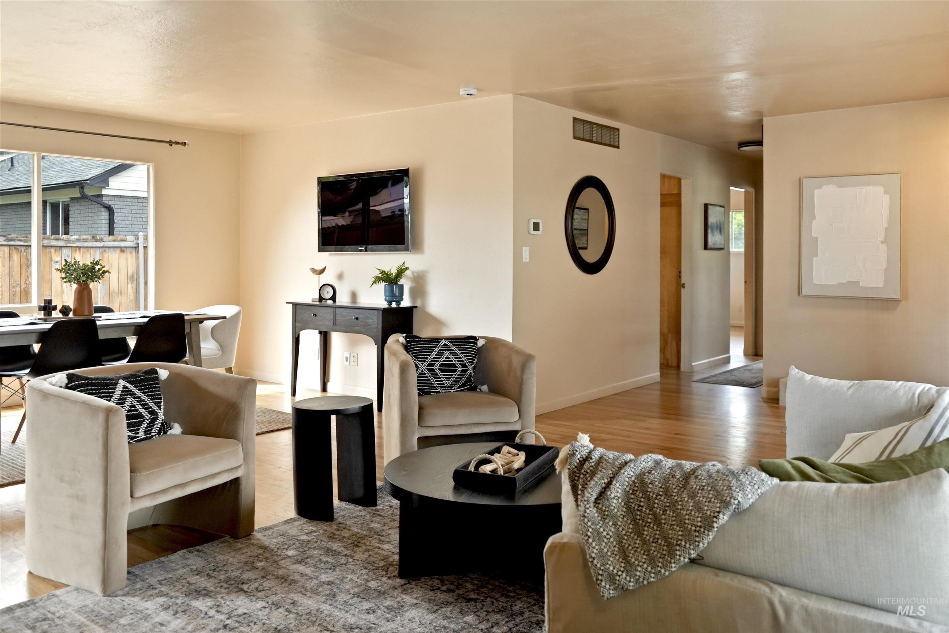 1107 Cameron Property Photo 6