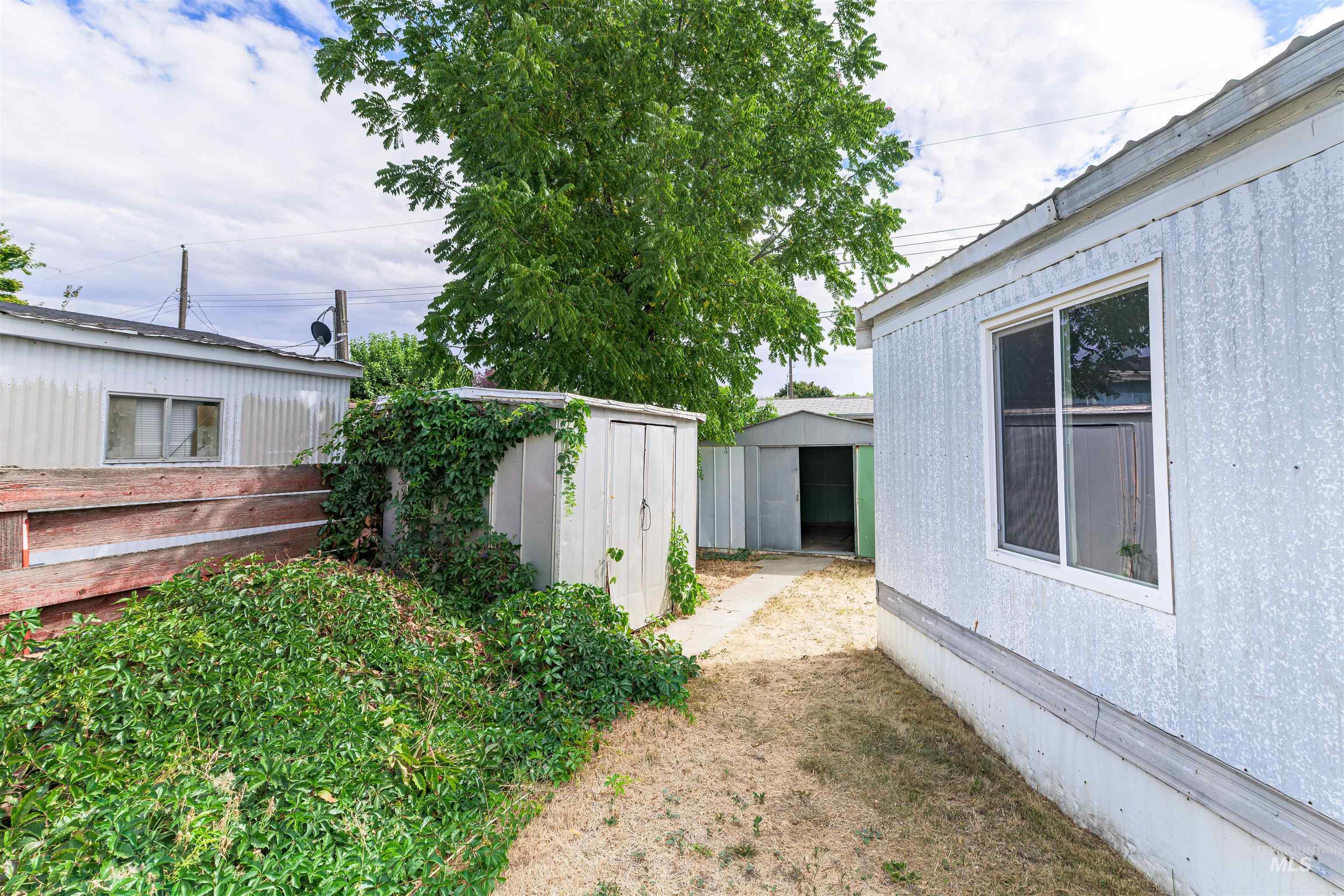 9323 W Florence St Property Photo 9