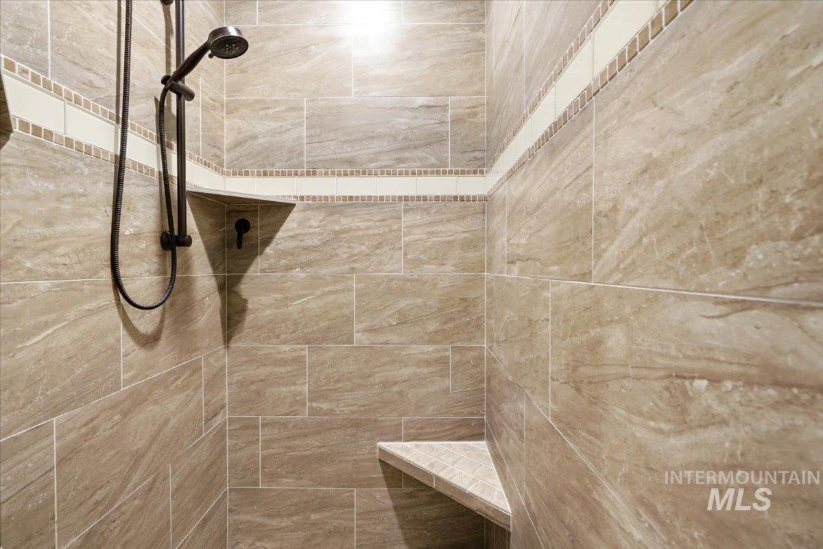 933 E Denise Property Photo 15