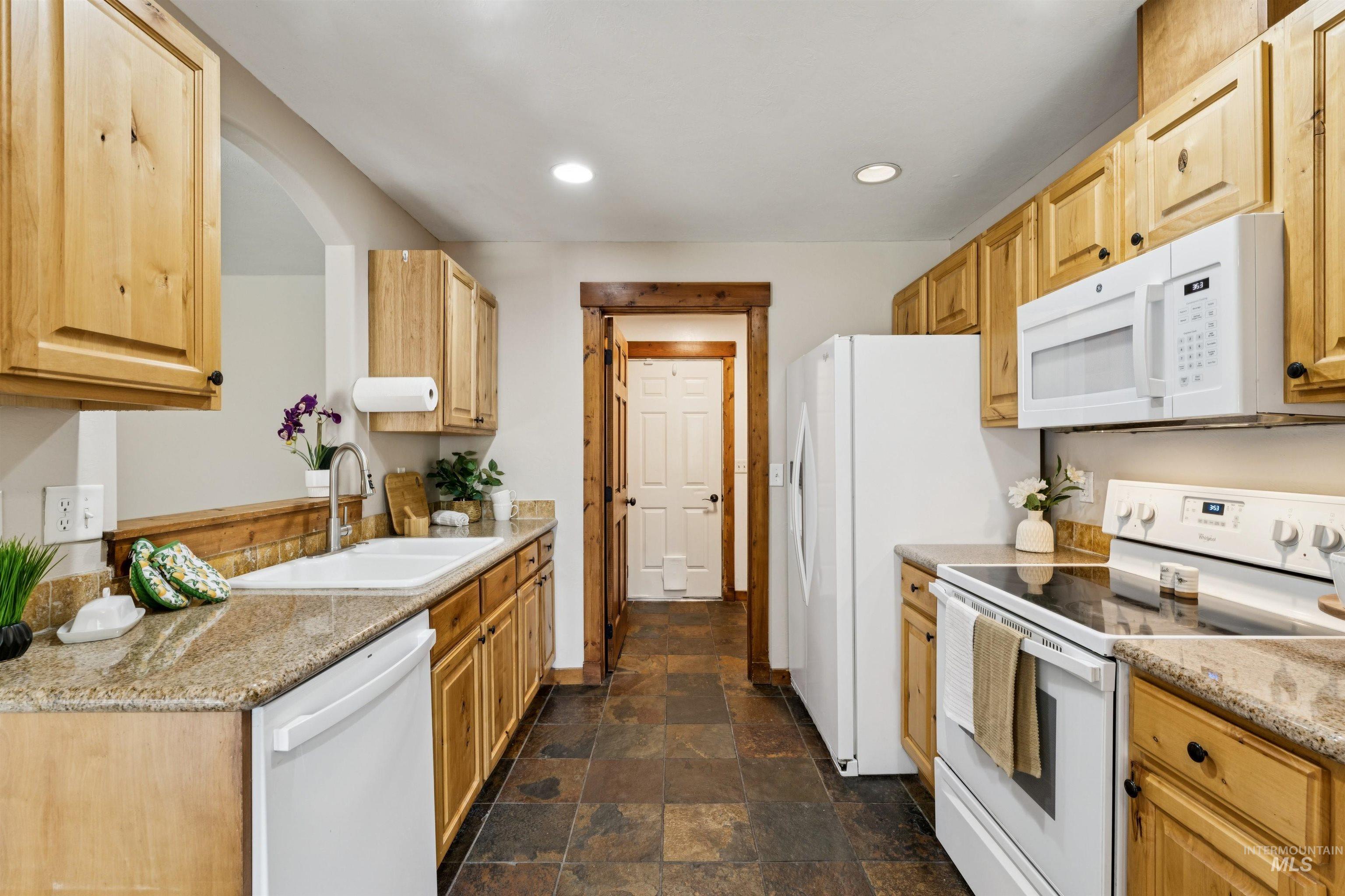 111 N Gem Street Property Photo 5