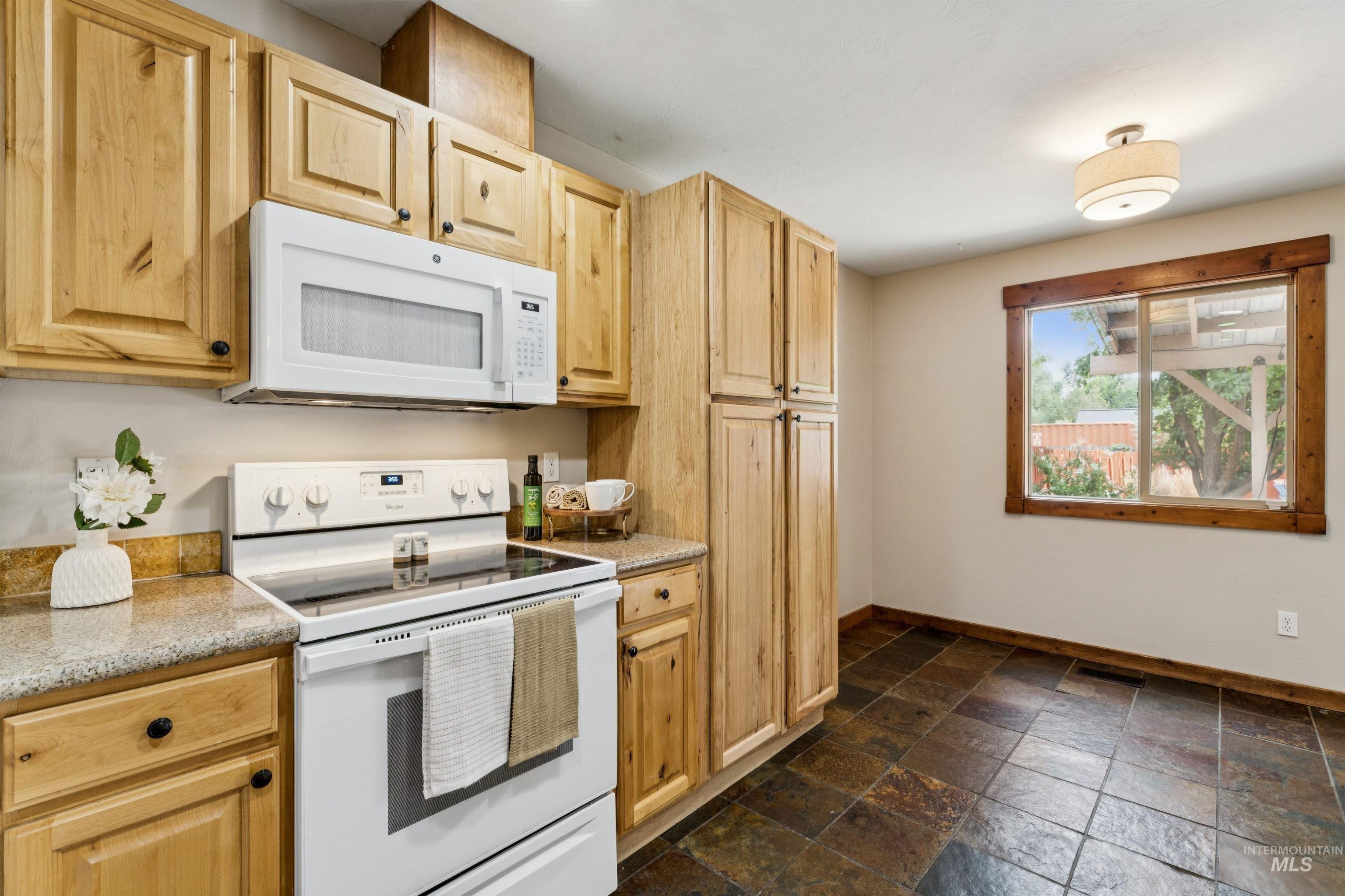 111 N Gem Street Property Photo 6