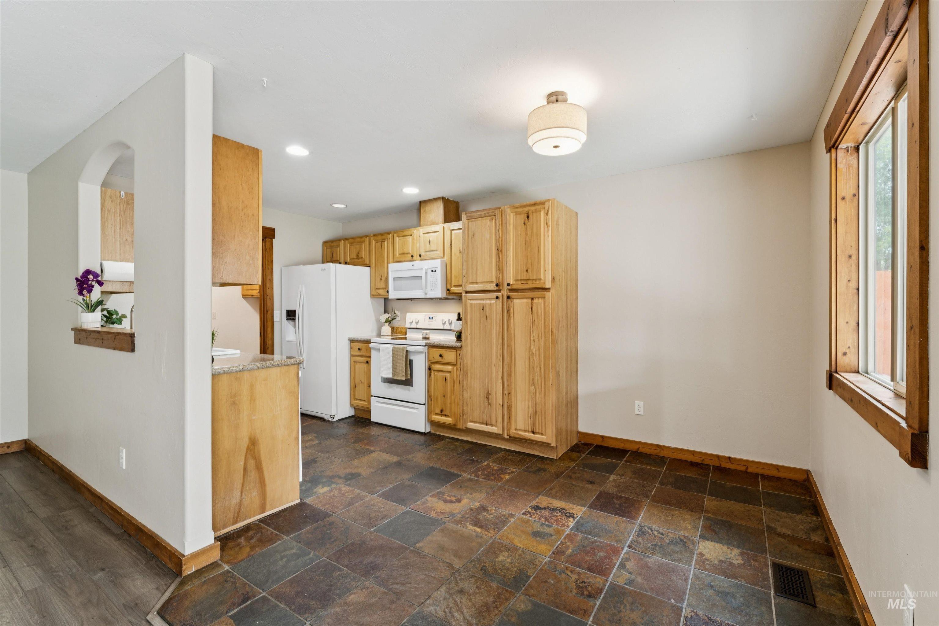 111 N Gem Street Property Photo 8