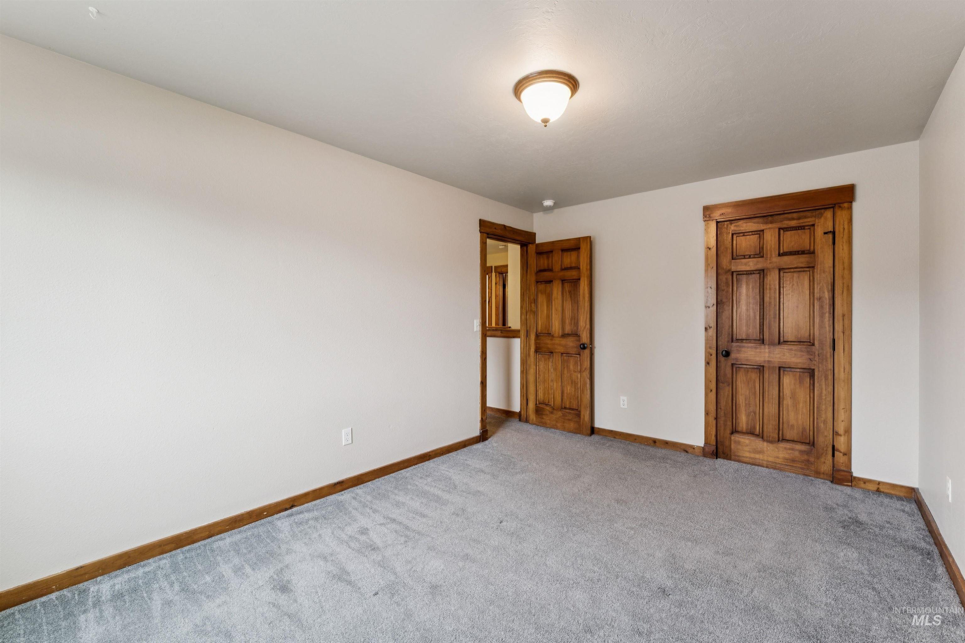111 N Gem Street Property Photo 24