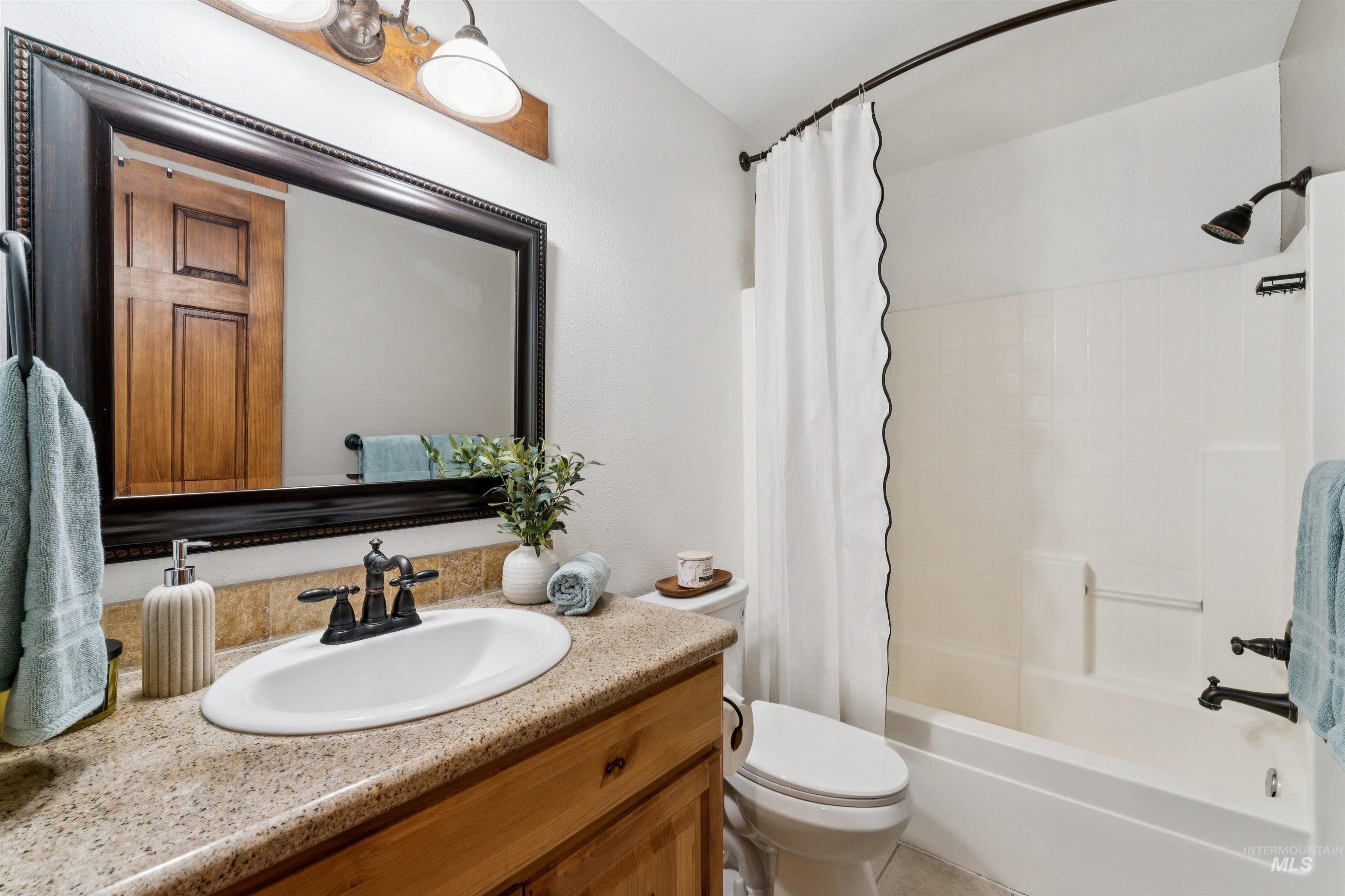 111 N Gem Street Property Photo 25