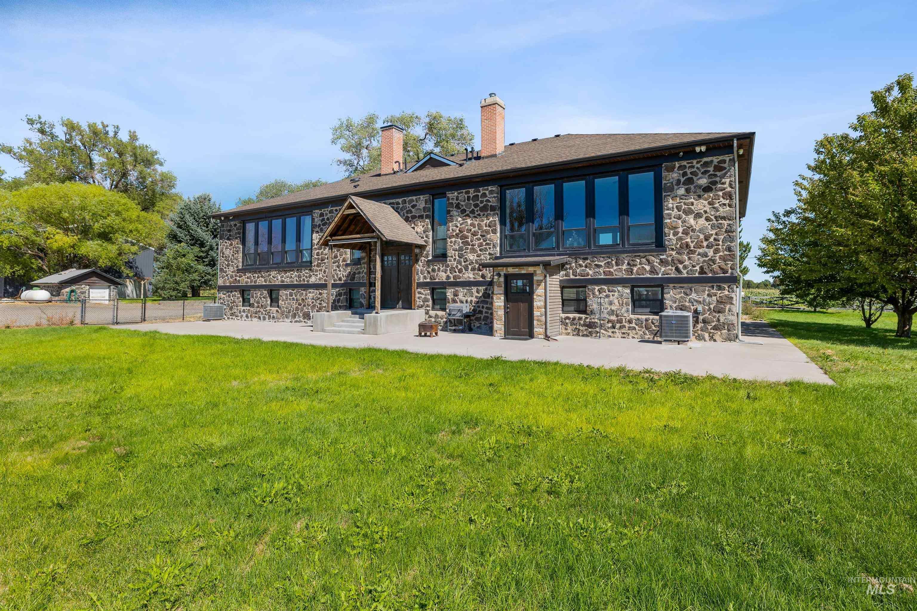 395 Golf Course Road Property Photo 1
