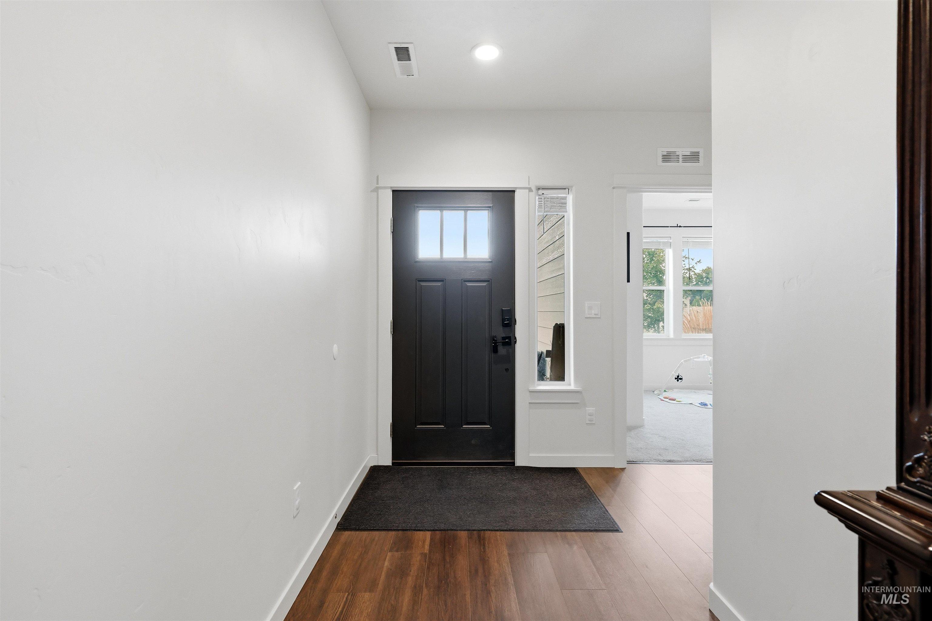4619 Henley St. Property Photo 8