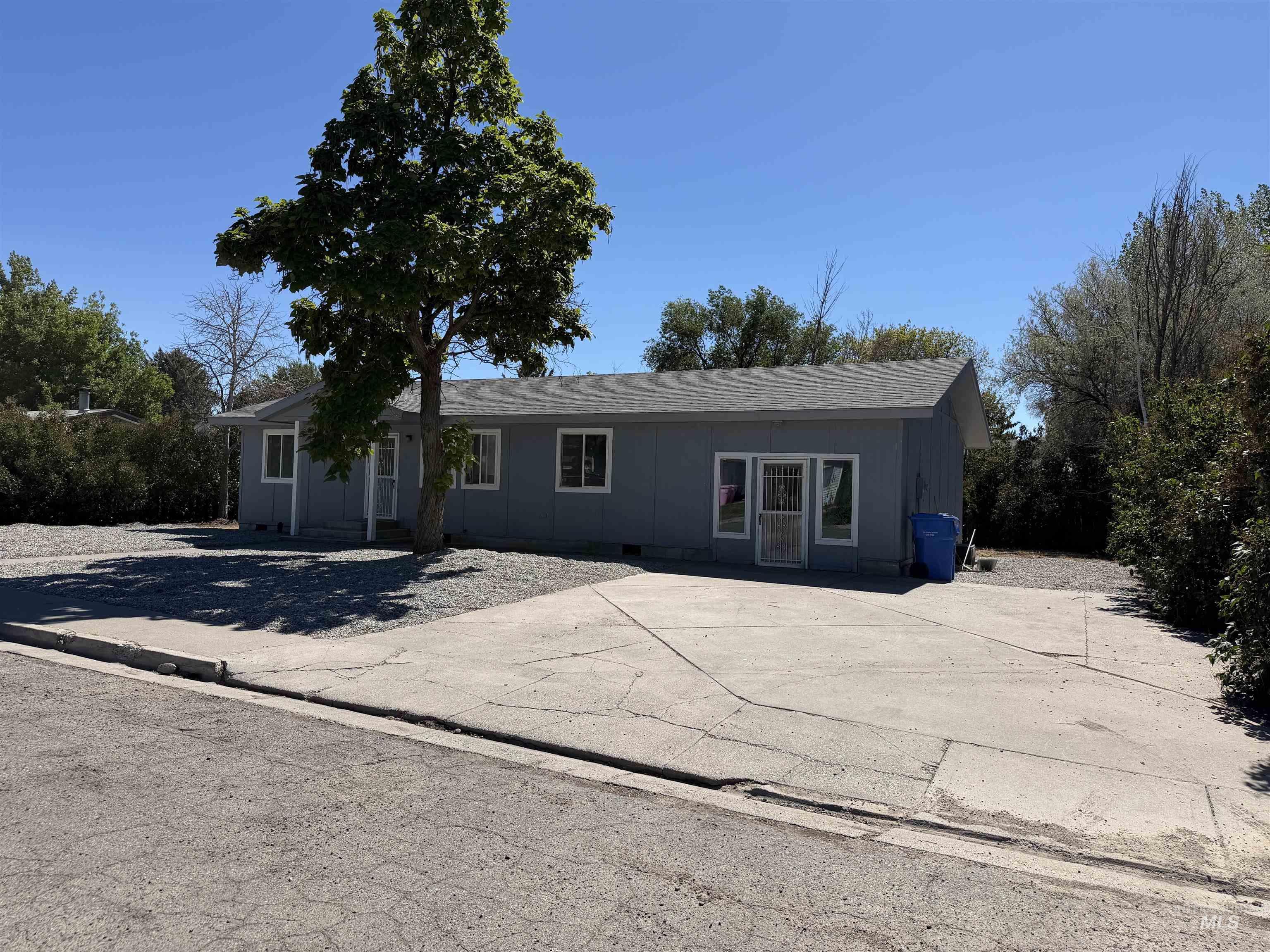 303 E Avenue J Property Photo 12