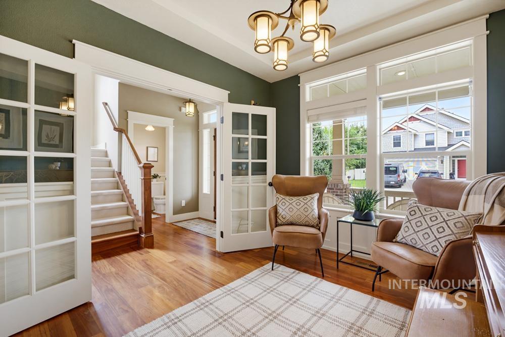 1315 W Cobblefield St Property Photo 8