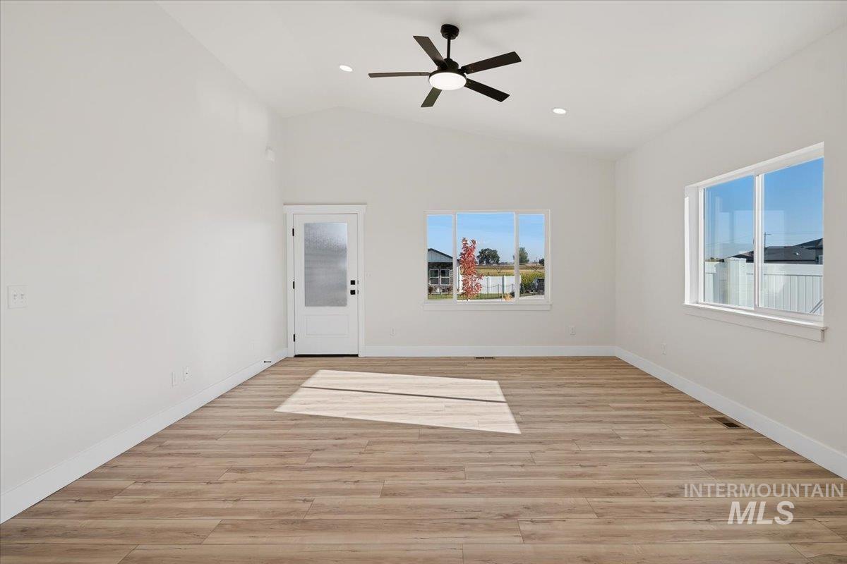 1011 23rd Ave E Property Photo 6