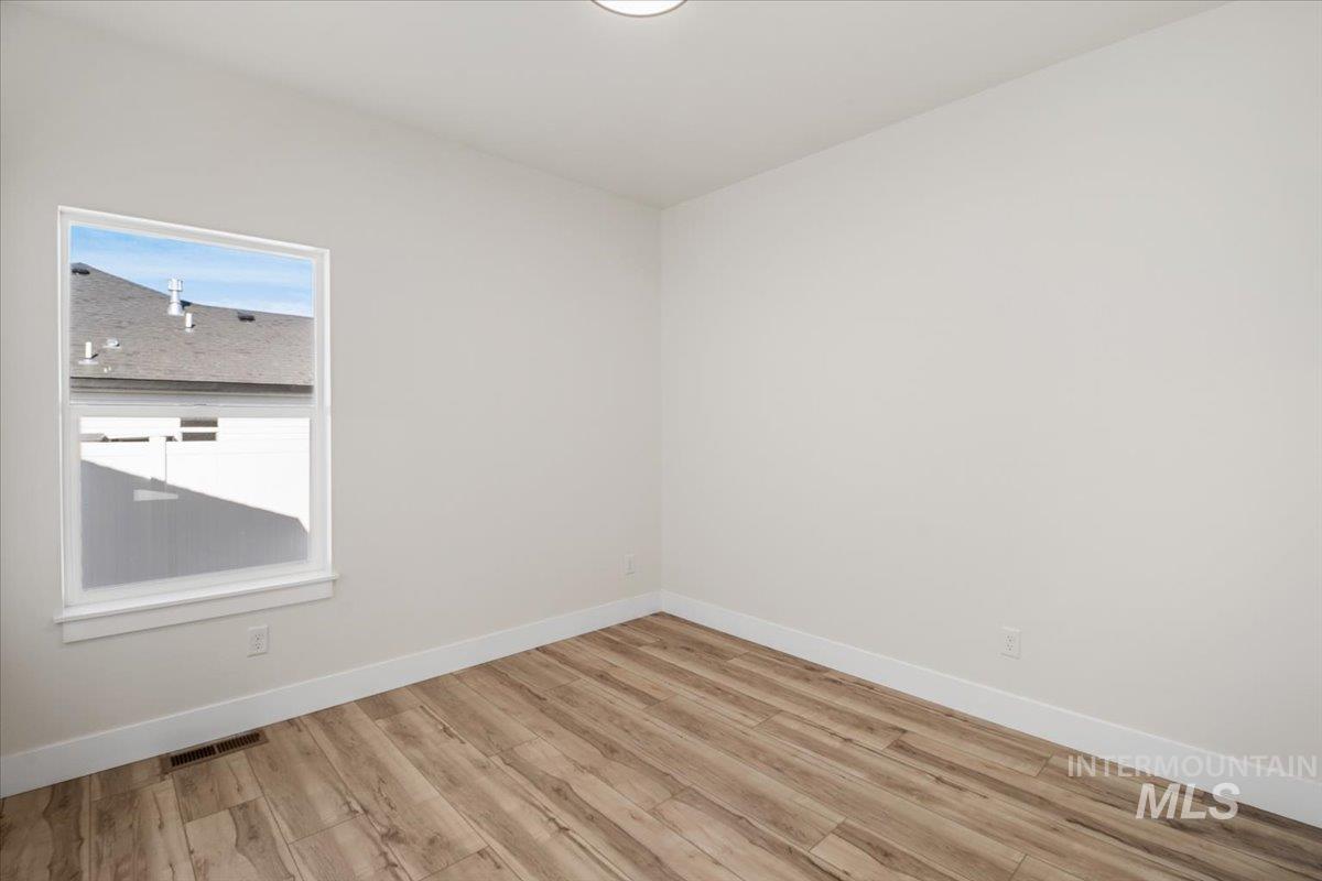 1011 23rd Ave E Property Photo 21