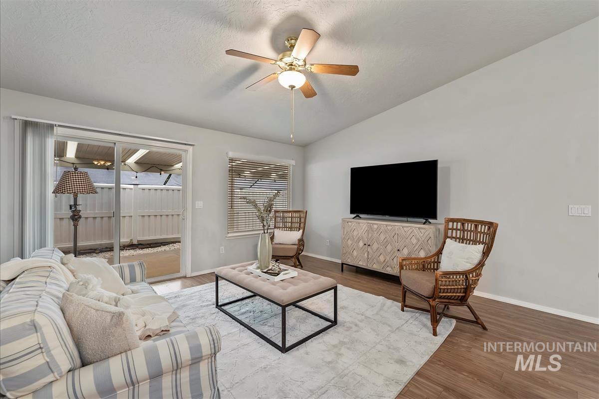2685 N Englewood Way Property Photo 8