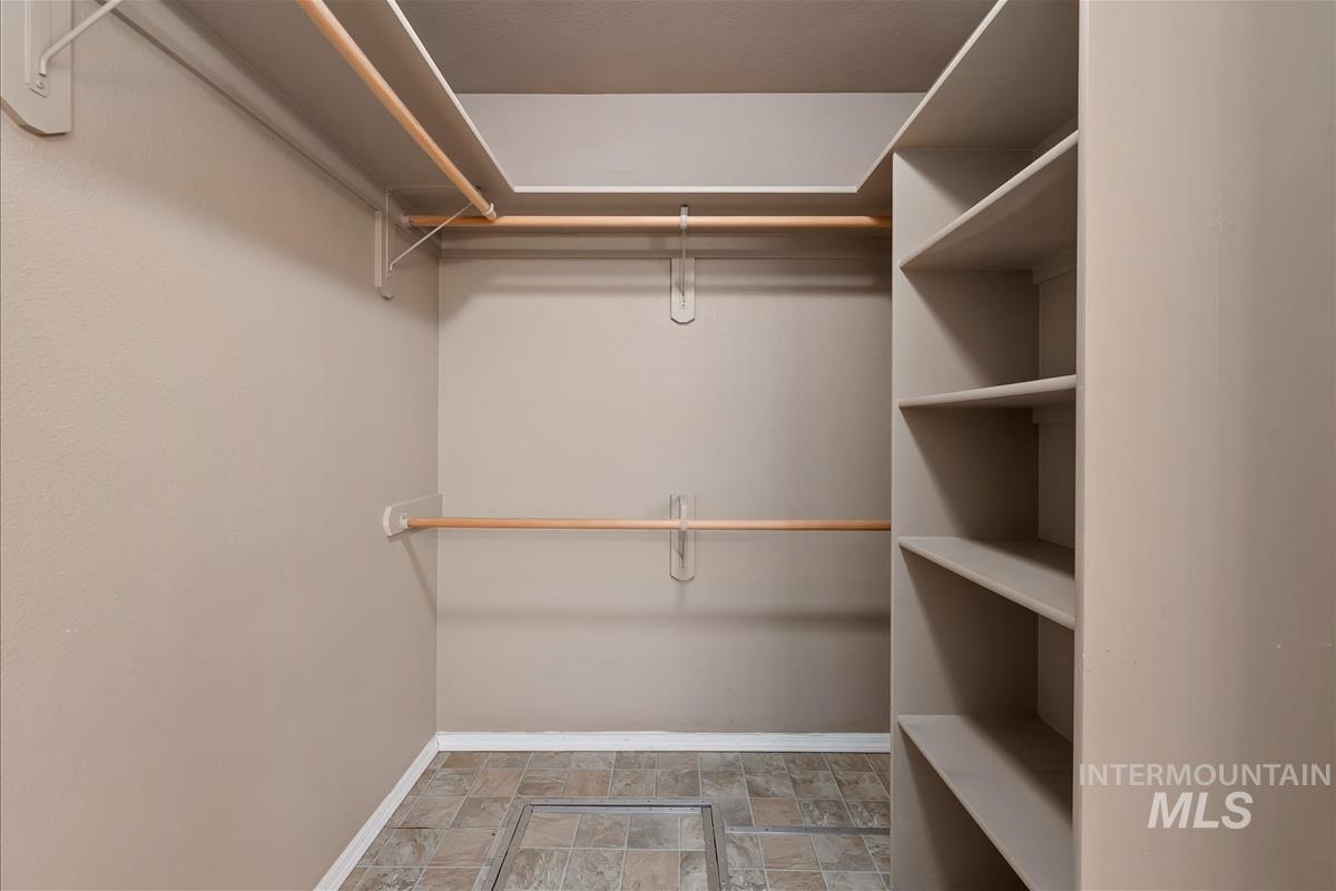 2685 N Englewood Way Property Photo 23