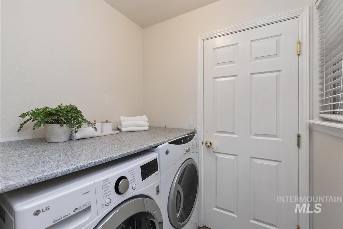 2685 N Englewood Way Property Photo 27