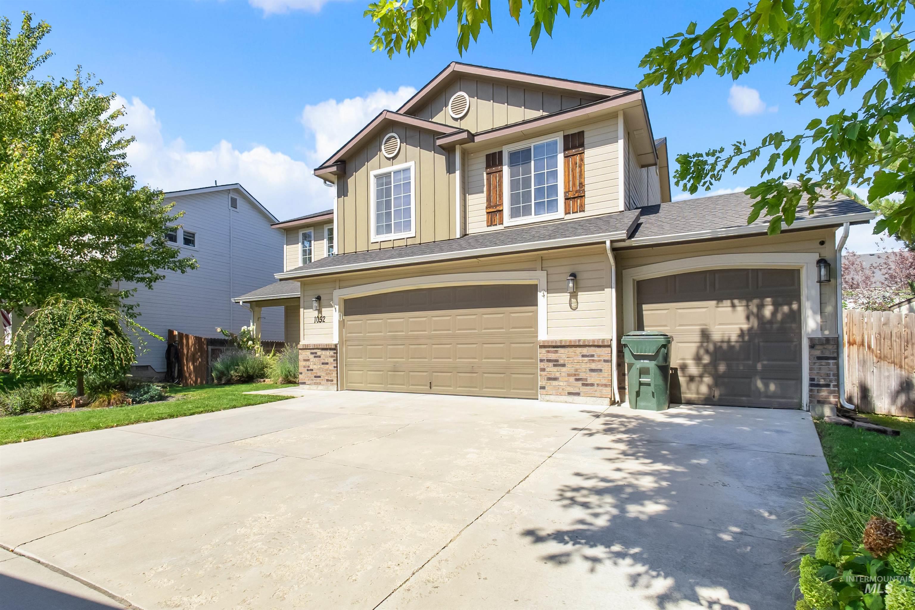 1052 E Sicily Property Photo 3