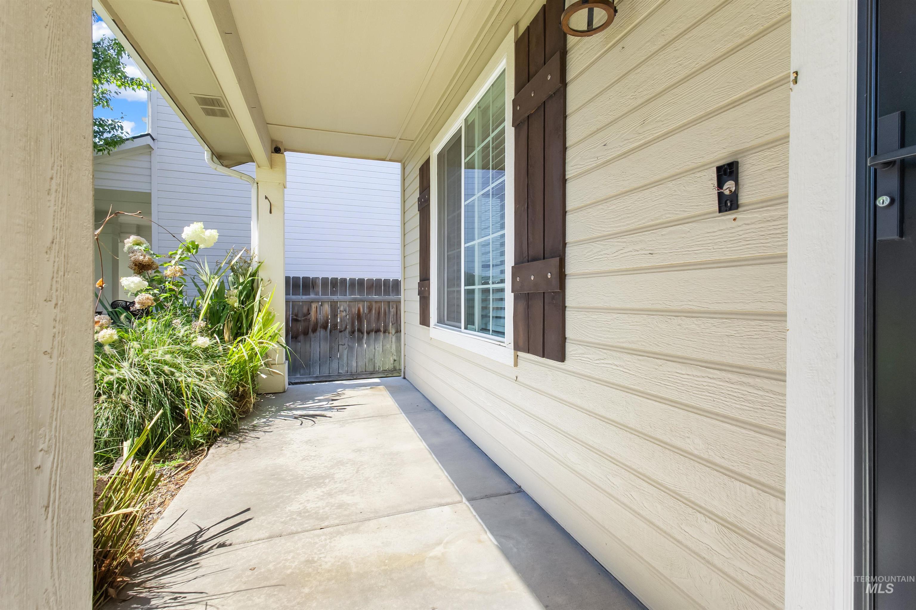 1052 E Sicily Property Photo 5