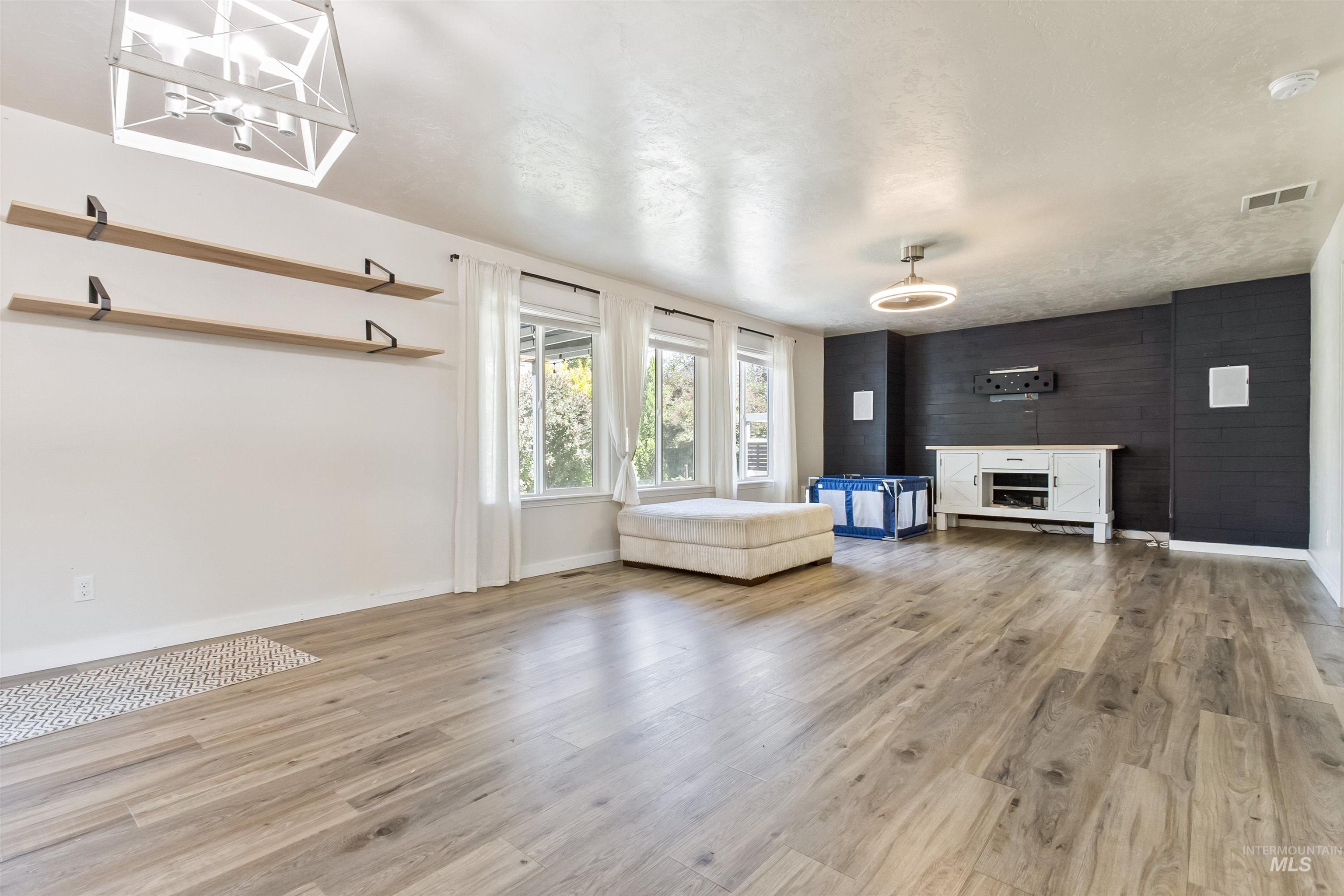 1052 E Sicily Property Photo 12