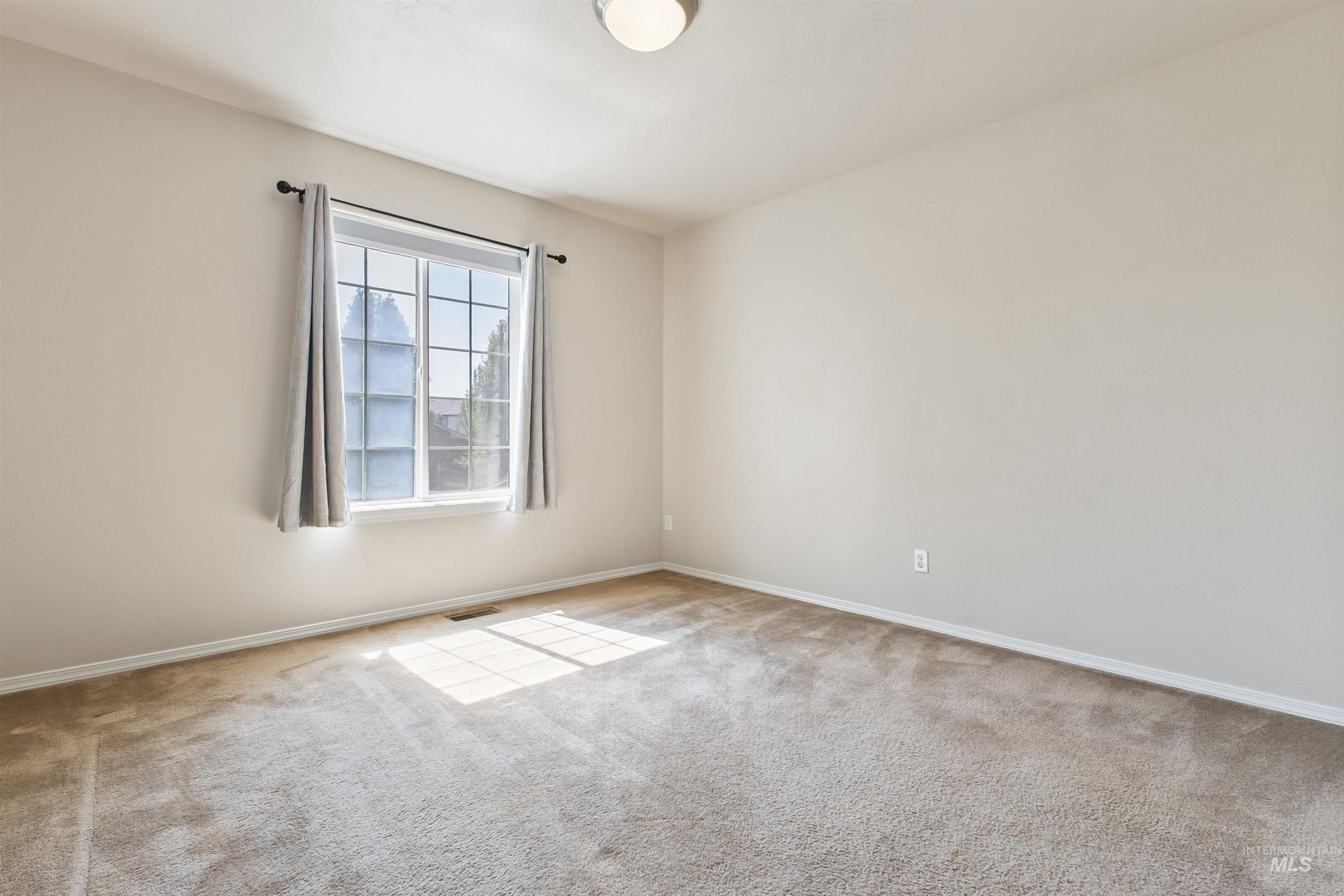 1052 E Sicily Property Photo 17