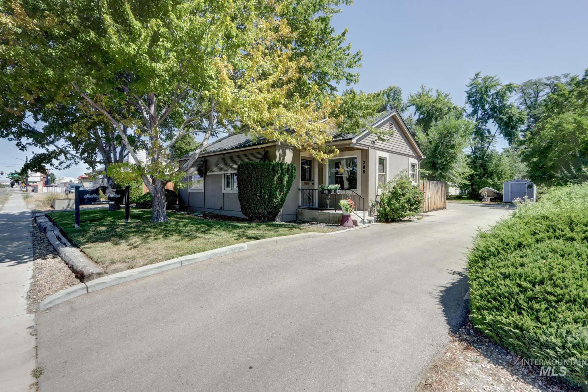 208 S Curtis Rd. Property Photo 3