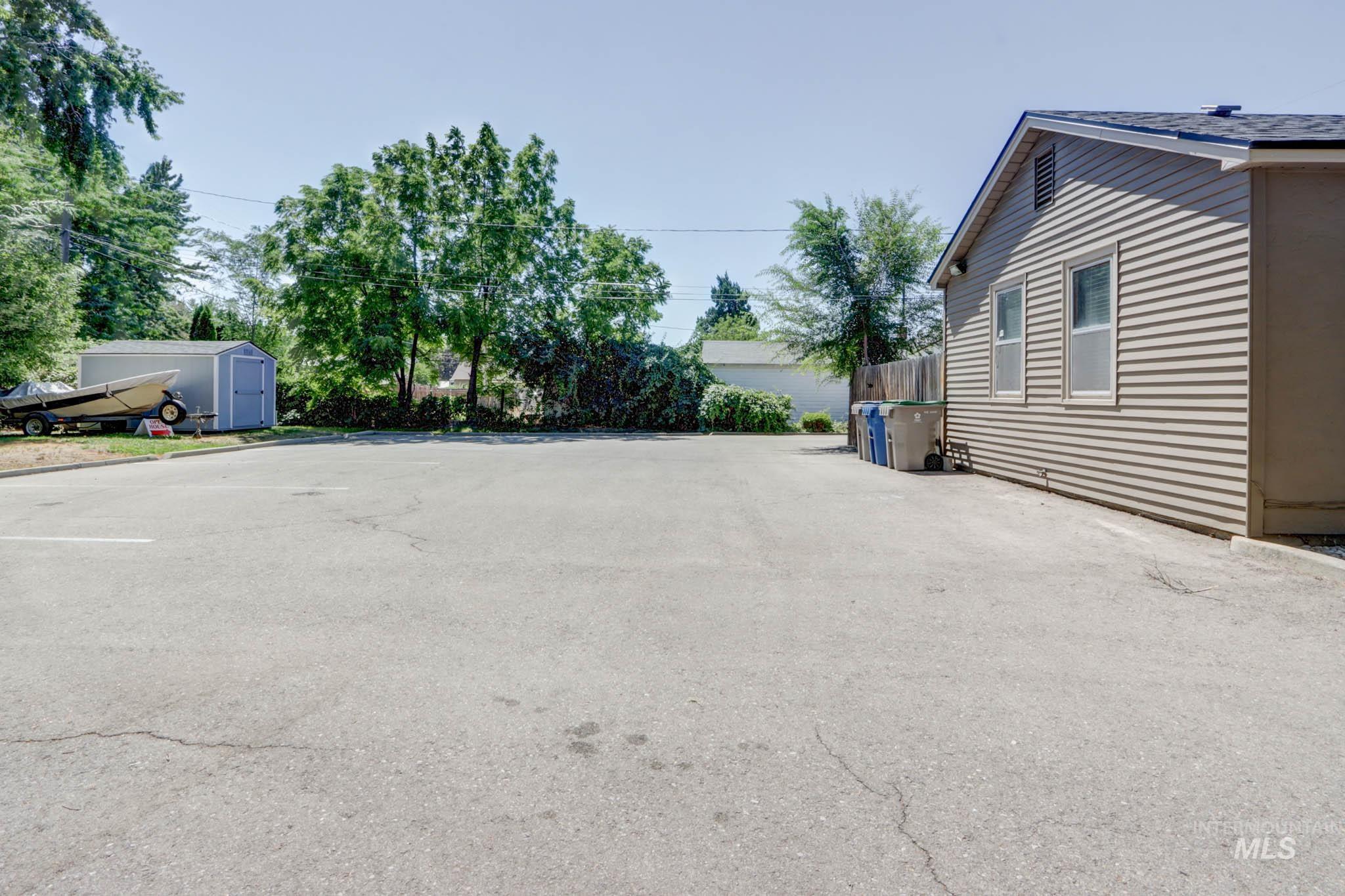 208 S Curtis Rd. Property Photo 40
