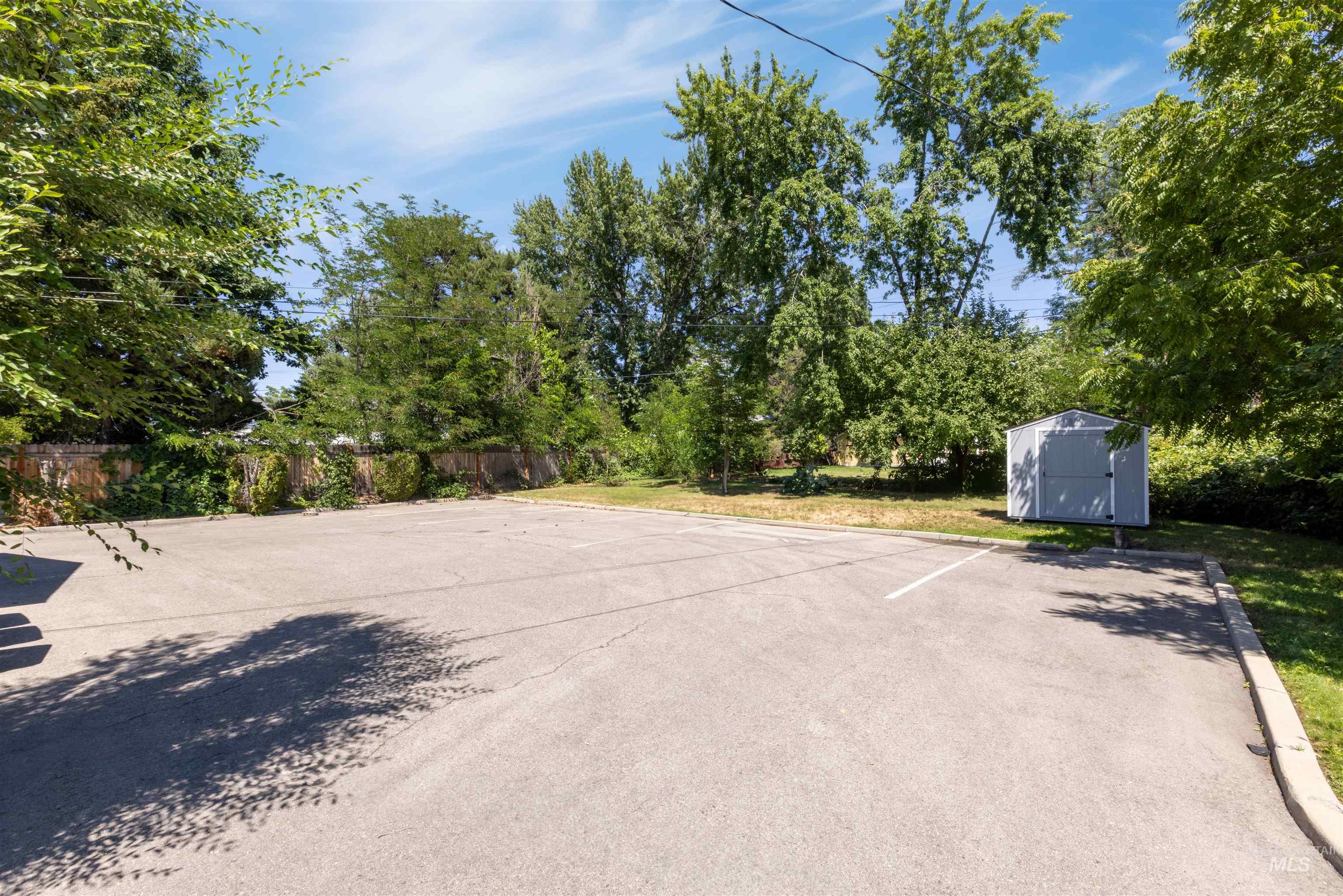 208 S Curtis Rd. Property Photo 41