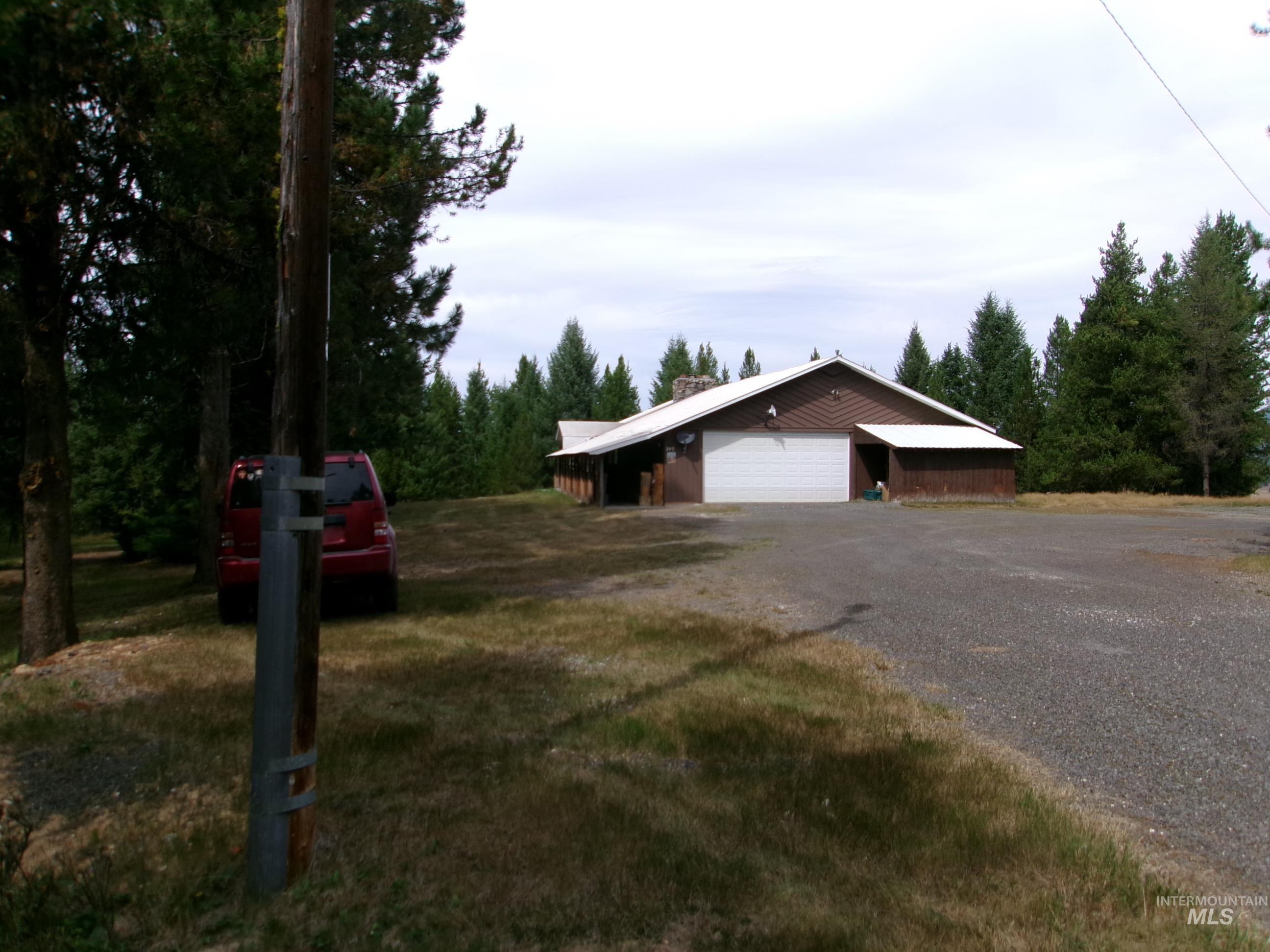 240 Ridgeway Drive Property Photo 2