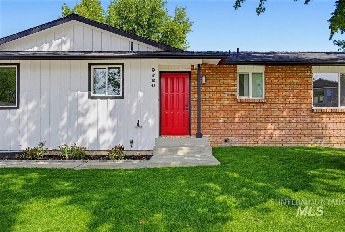 9720 W Whirlaway Property Photo