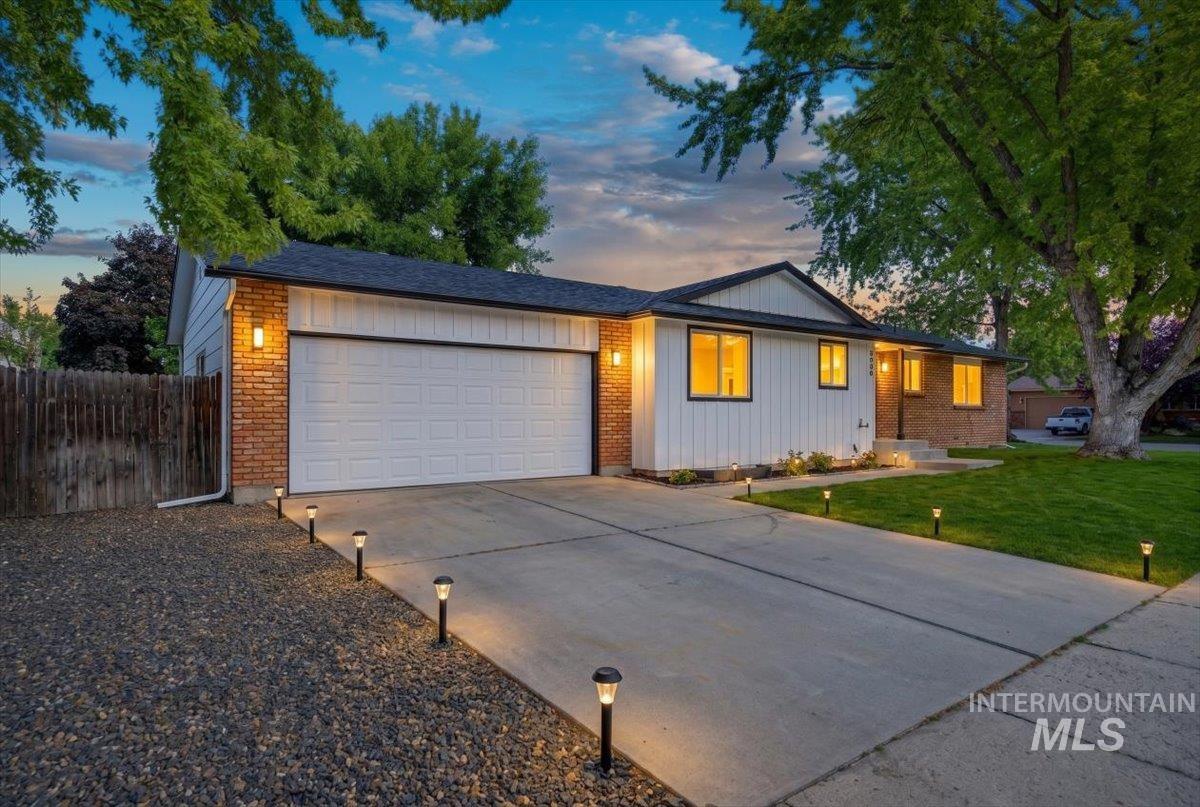 9720 W Whirlaway Property Photo 5