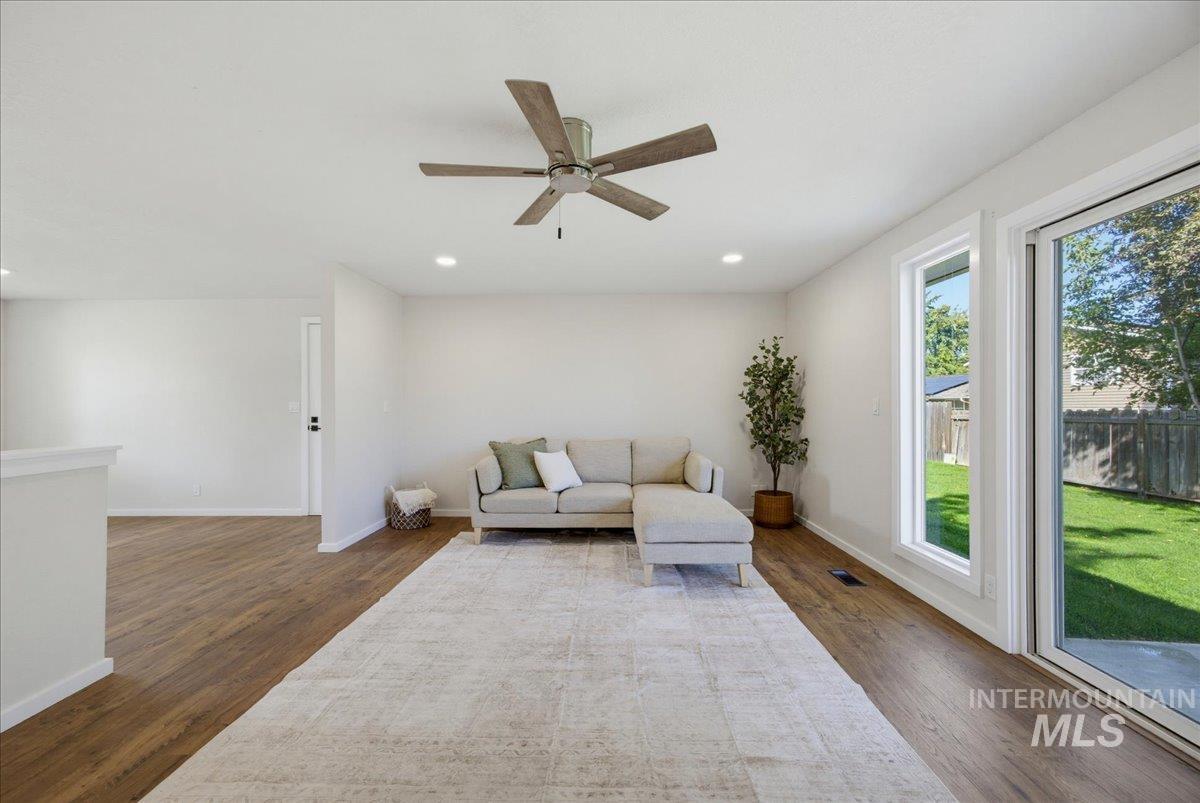 9720 W Whirlaway Property Photo 13