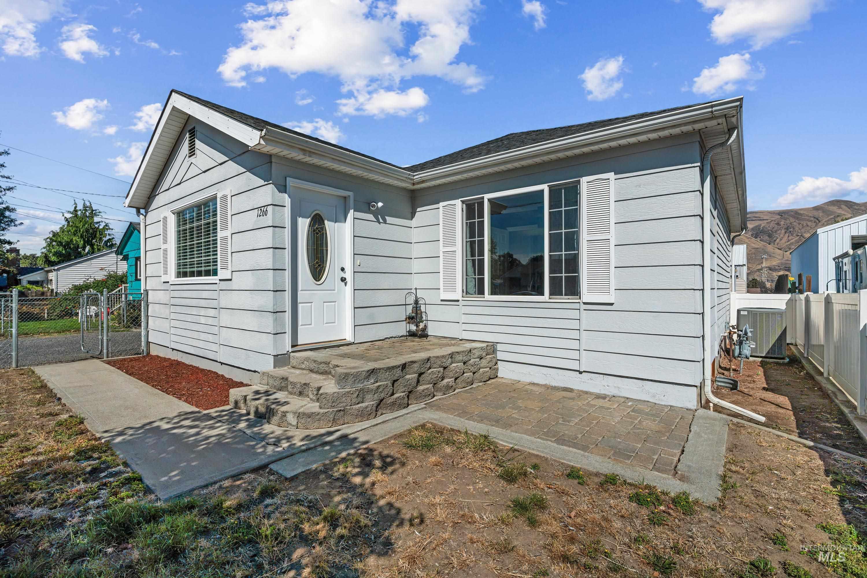 1266 Maple Street Property Photo 12