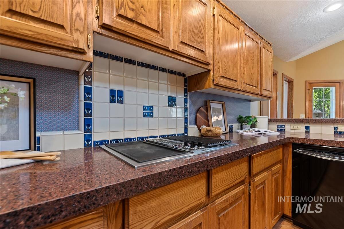 4886 N Lake Front Pl Property Photo 10