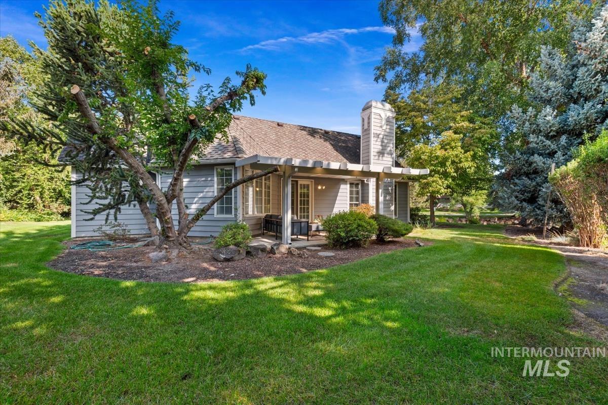 4886 N Lake Front Pl Property Photo 36