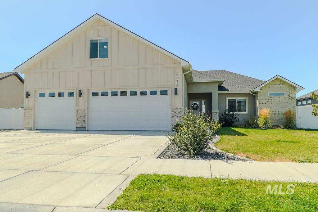 1515 Leslie Dr Property Photo 1