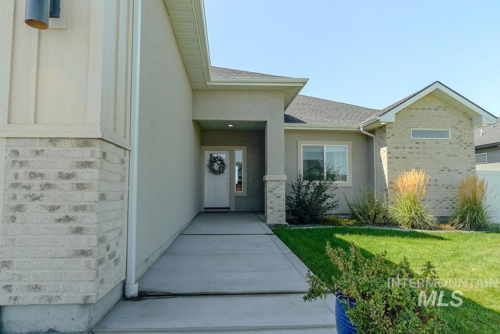 1515 Leslie Dr Property Photo 2