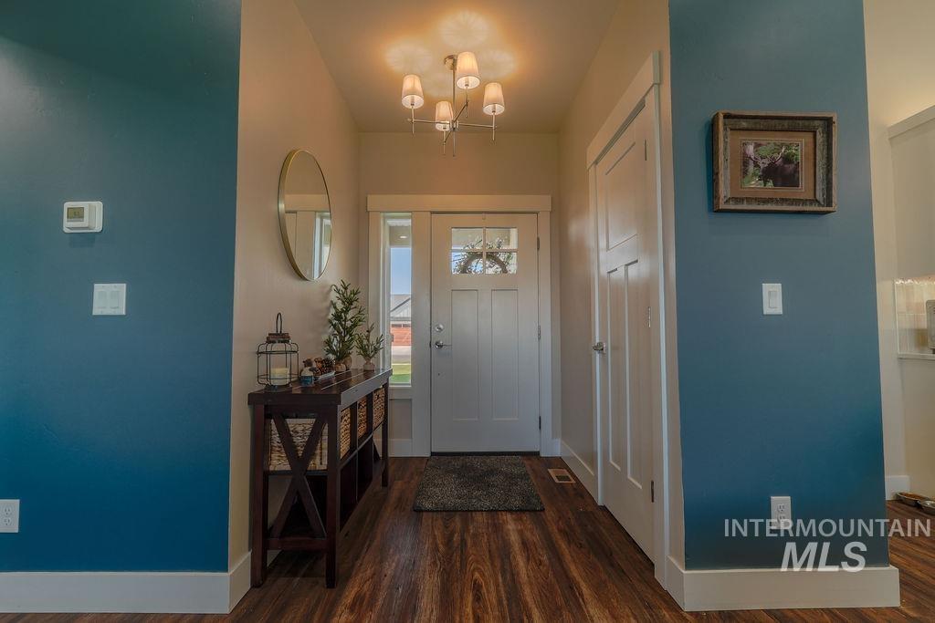 1515 Leslie Dr Property Photo 3