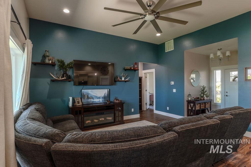 1515 Leslie Dr Property Photo 7