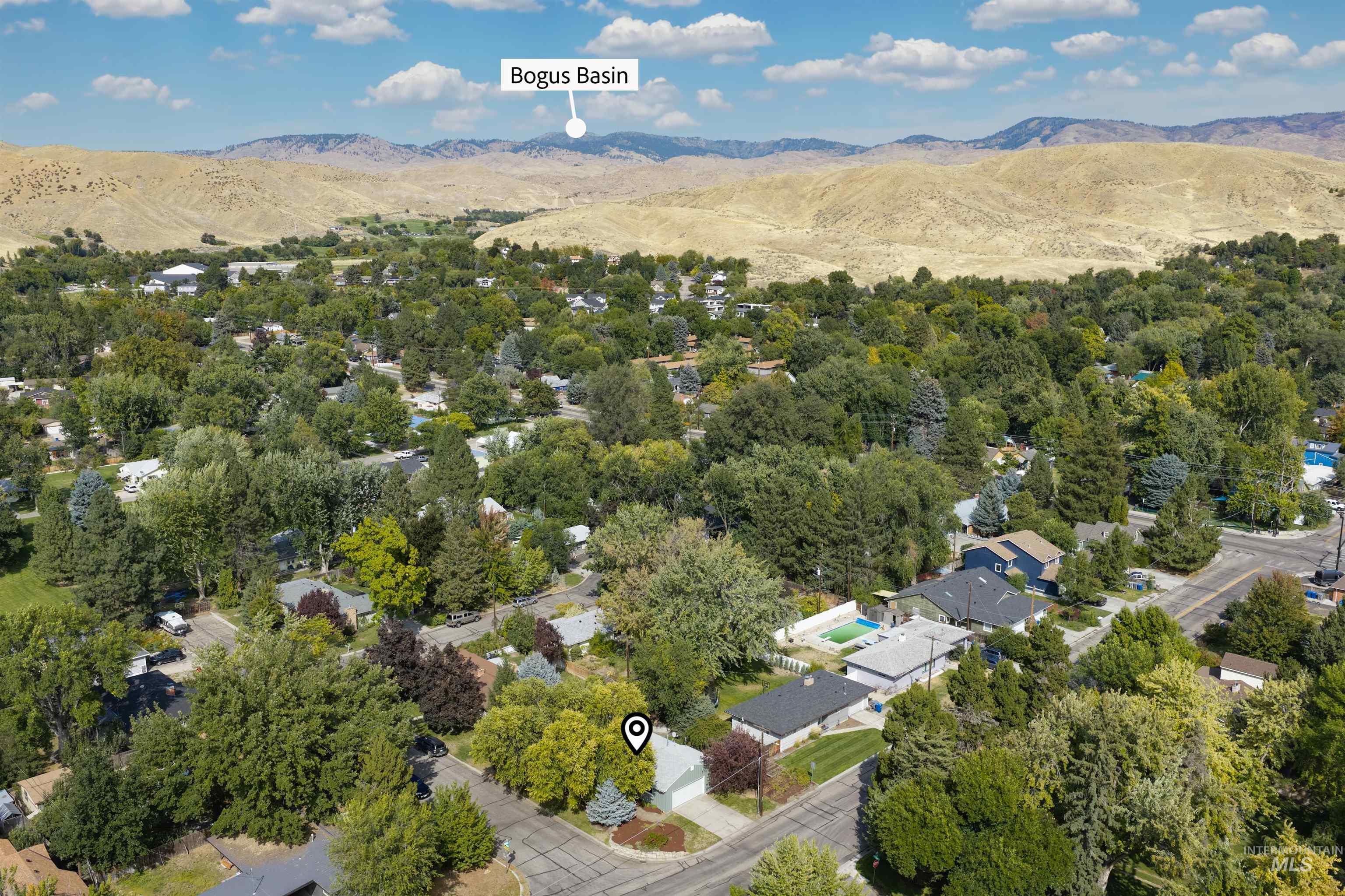 3102 N Woody Dr Property Photo 4
