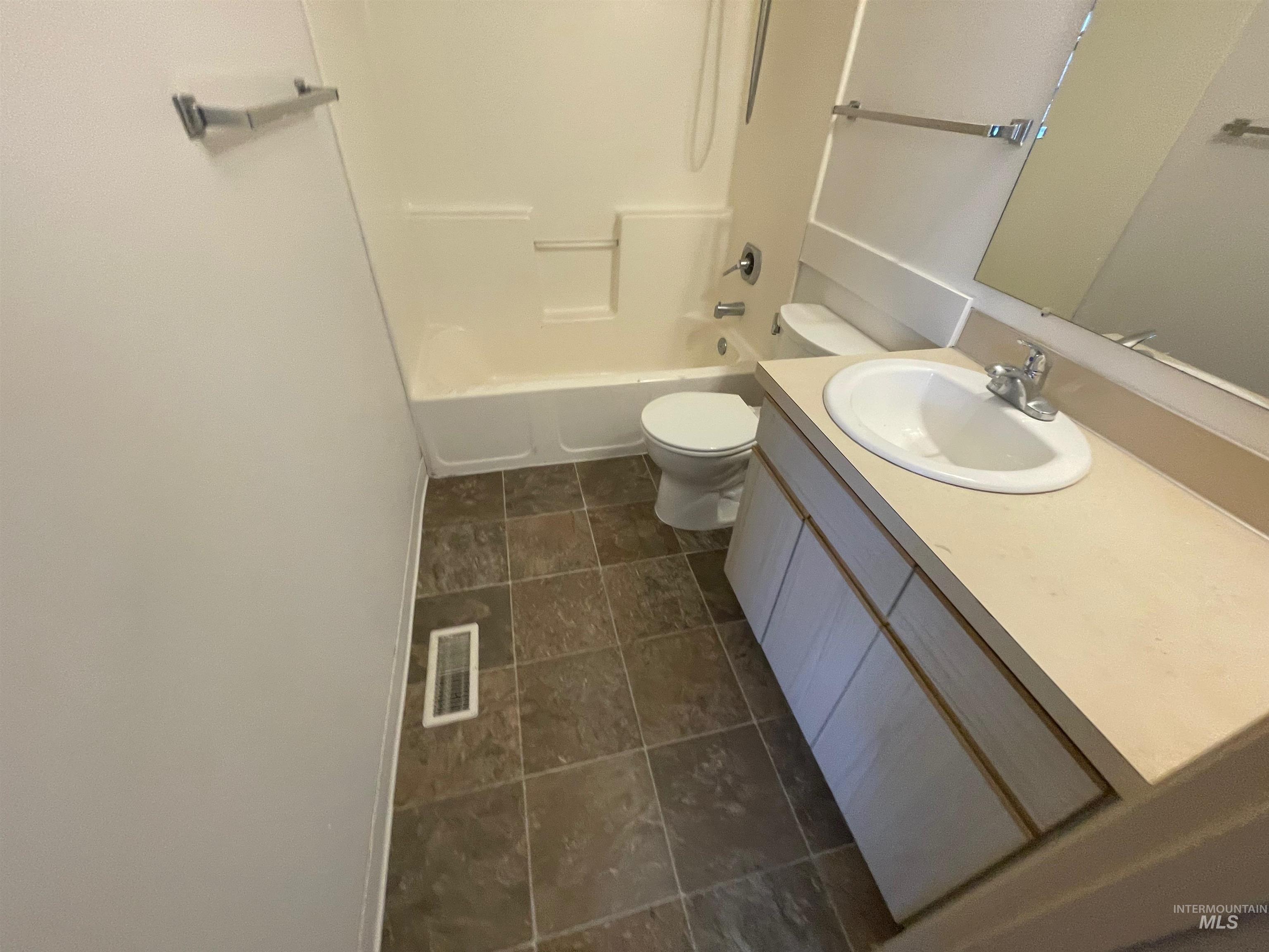 9086 W Sigmont Ln Apt 101 Property Photo 6