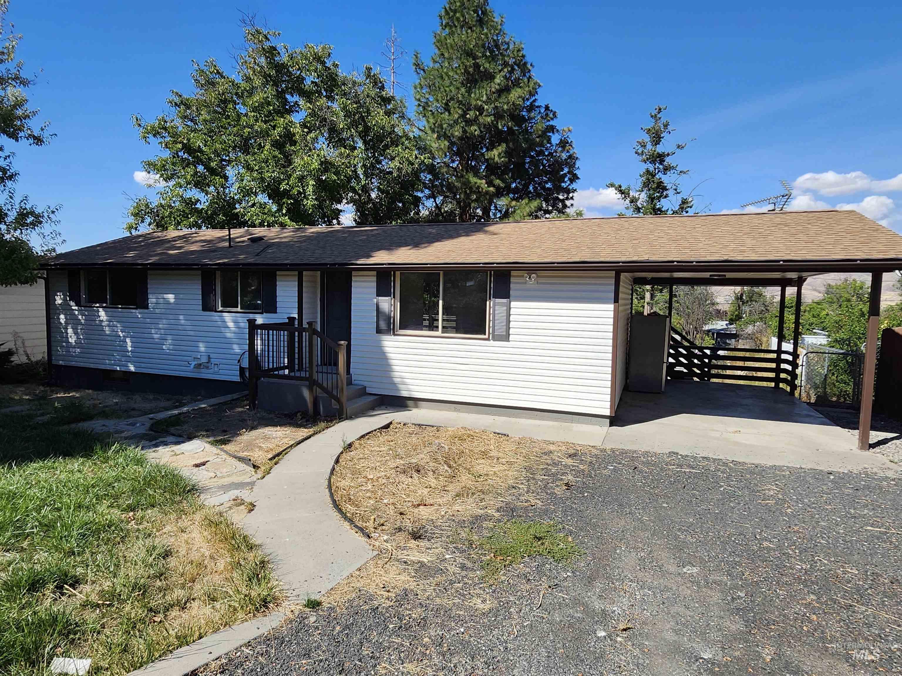 1515 21st Ave Property Photo 1